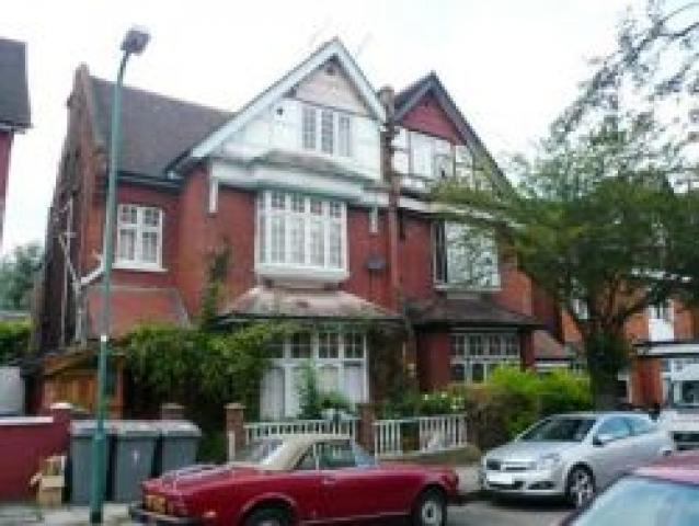 			Studio Apartment, 1 bath, 1 reception Flat			 Heathfield Park, WILLESDEN GREEN